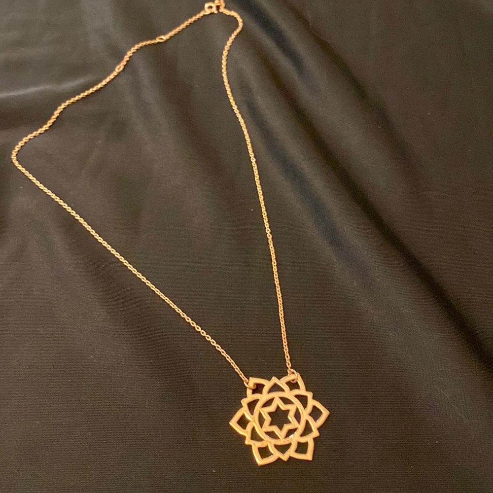 Flower and star rose gold necklace